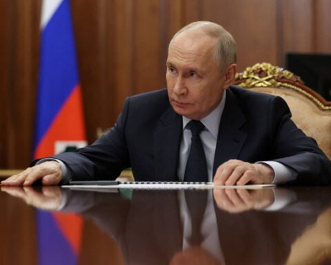 Putin is ready to talk with EU but won't make the first move, Kremlin says