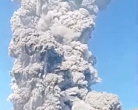 Indonesian authorities halt search for three hikers missing as Mount Dukono eruption continues