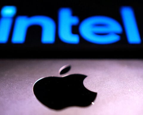 Apple, Intel reach preliminary chip-making deal, WSJ reports