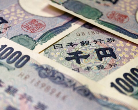 Yen bears pull back from two-year high after suspected Japan interventions