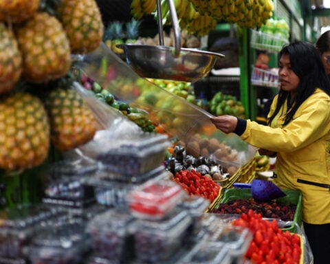 Colombia 12-month inflation edges up in April