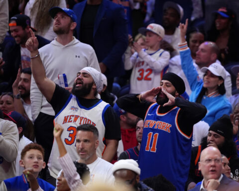 Jalen Brunson scores 33 points and helps Knicks take 3-0 lead over 76ers with 108-94 Game 3 win