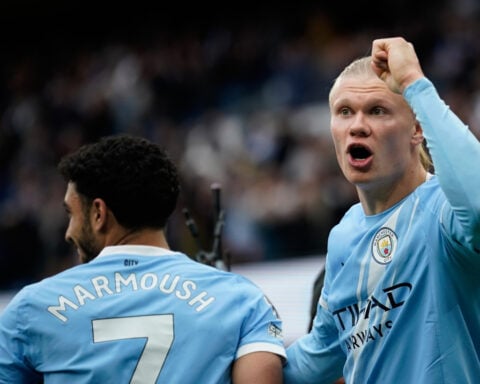 Man City closes gap on Arsenal and Liverpool fans boo more dropped points in Chelsea draw