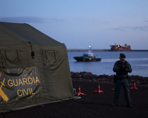 Cruise ship hit by hantavirus outbreak arrives in Tenerife
