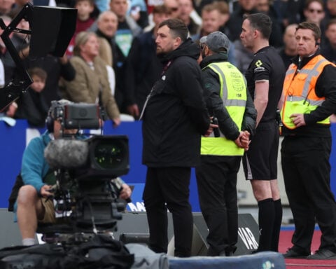Late goal and dramatic VAR call help Arsenal stay in control of Premier League title race