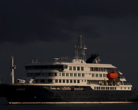 Australia to fly citizens home from virus-hit cruise ship, plans quarantine