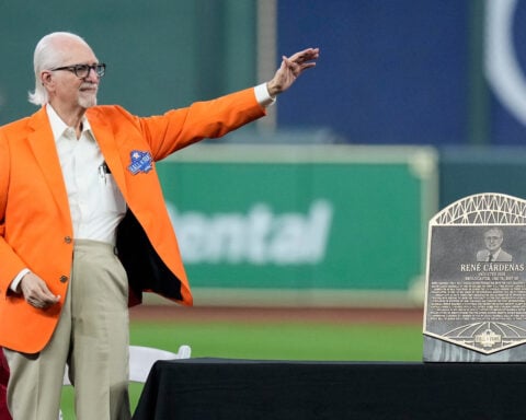 René Cárdenas, pioneer in Spanish-language broadcasts of MLB games, dies at 96