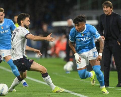 Acrobatic late goal gives Bologna surprise win at Napoli