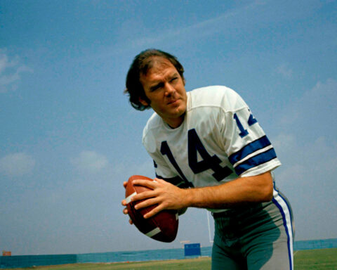 Craig Morton, who became the first quarterback to start Super Bowl for two franchises, dies at 83