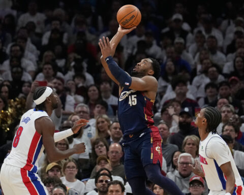 From 4 points to tying a playoff record with a 39-point half, Donovan Mitchell flips Game 4 for Cavs