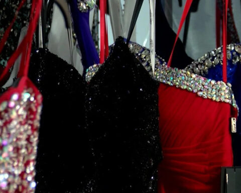 Experts are warning of fake prom dress websites. Here's how to spot the phony ones.