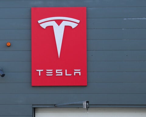 Tesla ups investment in boost to Berlin battery cell production