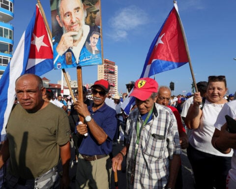 Trump promises US-Cuba talks but gives no details