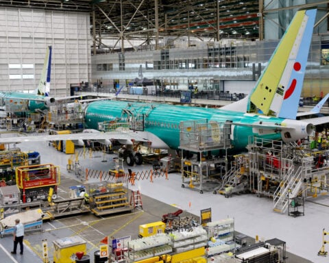 Boeing's new order bookings surge in April