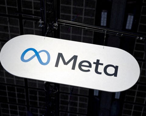 Meta offers rival AI chatbots free access to WhatsApp for a month