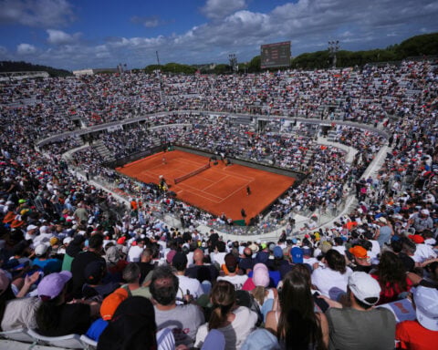 Sinner matches Djokovic record with 31st straight Masters win. Coco Gauff reaches Italian Open semis