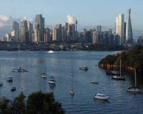 Australia wages growth slows in Q1, led by private sector