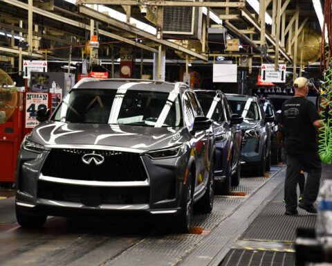 Japanese automaker Nissan reduces losses and expects to return to profit