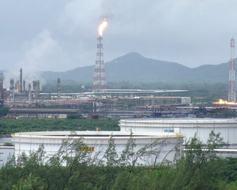 Pemex confirms death of worker injured in explosion at Oaxaca refinery