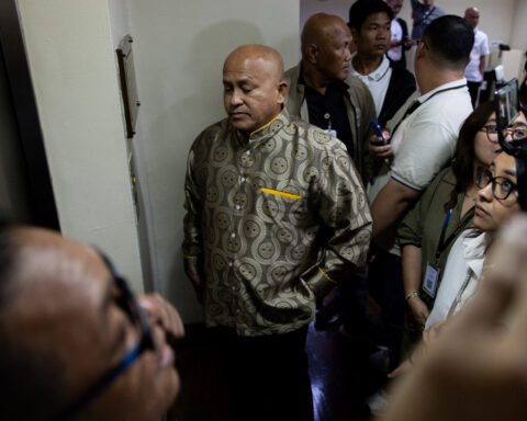 Gunshots fired as chaos erupts at Philippine Senate