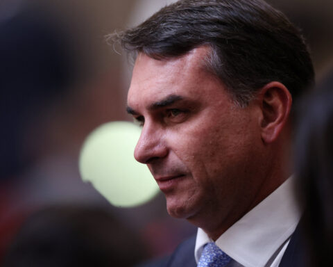 Brazil's Lula, Flavio Bolsonaro deadlocked in presidential runoff poll