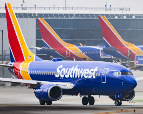 NTSB urges airlines to train their pilots better in simulations to deal with smoke in the cockpit