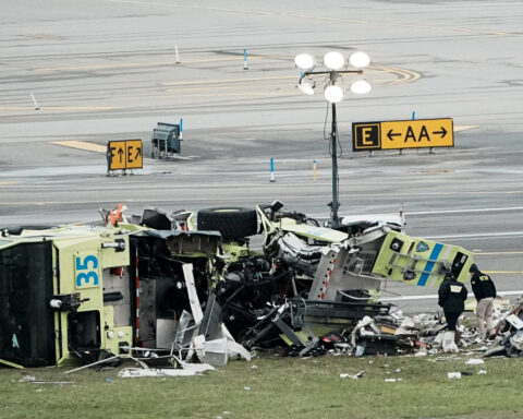 US FAA to equip its airport vehicles with transponders