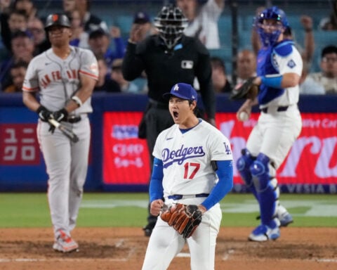 Ohtani throws 7 scoreless innings as Dodgers beat Giants 4-0 to end 4-game losing streak