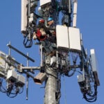 FCC approves Verizon's $1 billion spectrum purchase