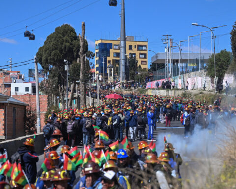 Bolivian miners clash with police in La Paz, demand president’s resignation