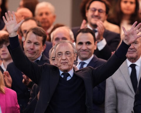 Kylian Mbappé among players jeered by Real Madrid fans at the Bernabeu in 2-0 win over Oviedo