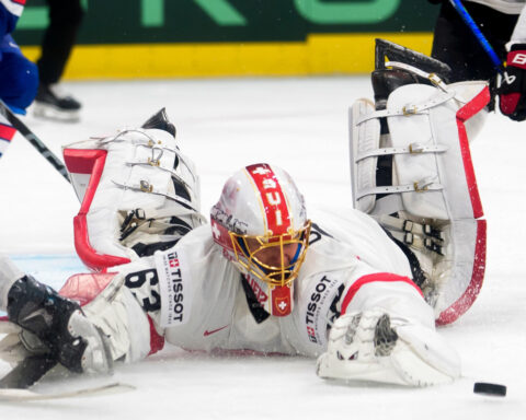 Switzerland beats defending champion the US in ice hockey worlds opener