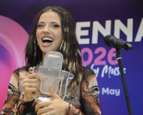 Bulgaria gives its Eurovision winner Dara a grand welcome upon her return home