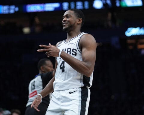 Spurs take Game 1 with De'Aaron Fox out with ankle soreness; Thunder fall with Jalen Williams back