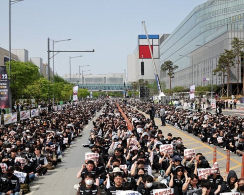 What are Samsung union workers demanding and how might a strike play out?