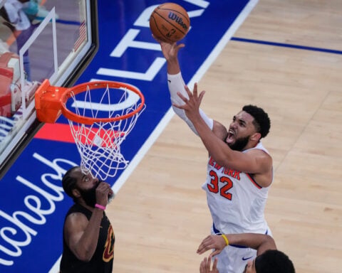 Jalen Brunson leads Knicks back from 22 down in the 4th for 115-104 win over Cavs in OT in Game 1