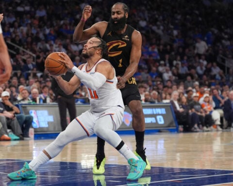 Jalen Brunson leads Knicks back from 22 down in the 4th for 115-104 win over Cavs in OT in Game 1