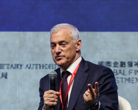StanChart CEO seeks to reassure staff over 'lower value human capital' comment