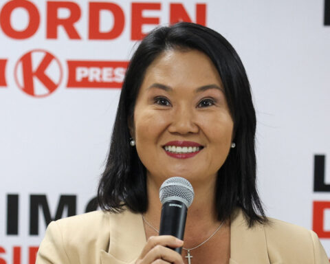 Right-wing Fujimori holds narrow lead over Sanchez in Peru election poll