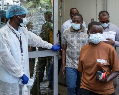 US doctor in contact with Ebola patient heading to Czech hospital from Uganda