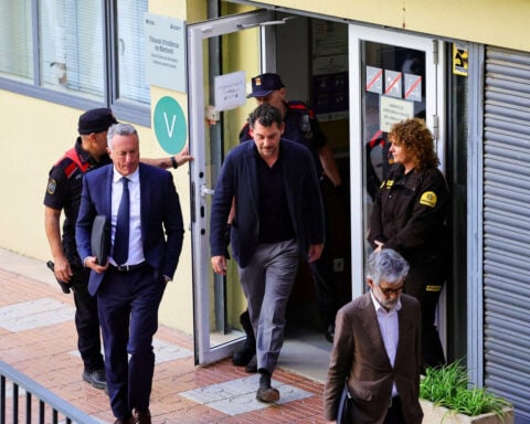Mango tycoon's heir held financial grudge, gave contradictory versions of father's death, judge says