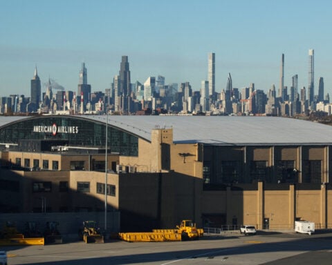 Sinkhole shuts down runway at New York LaGuardia airport