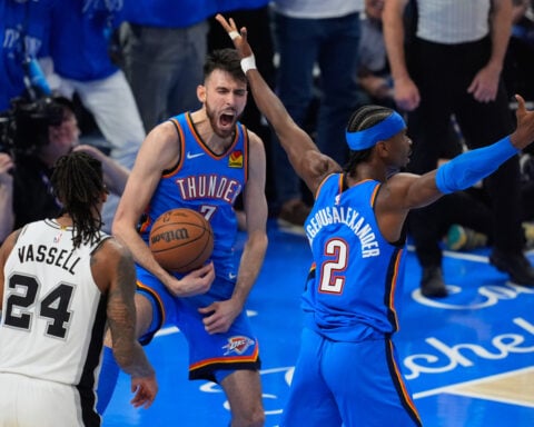 Shai Gilgeous-Alexander scores 30, Thunder top Spurs 122-113 in Game 2 of West finals