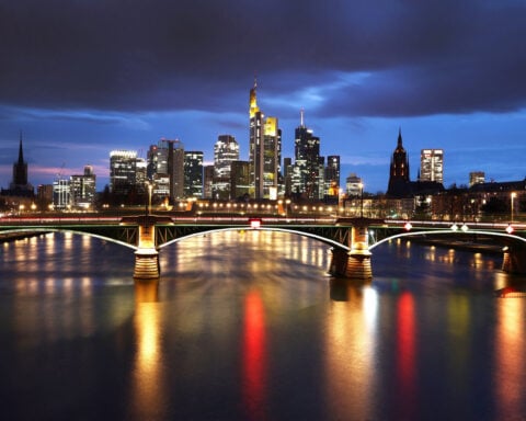 German private sector contracts for second month running, PMI shows
