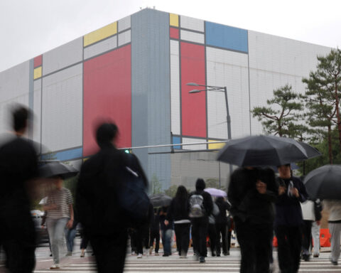 Samsung pay deal brings relief but exposes divisions in South Korean city