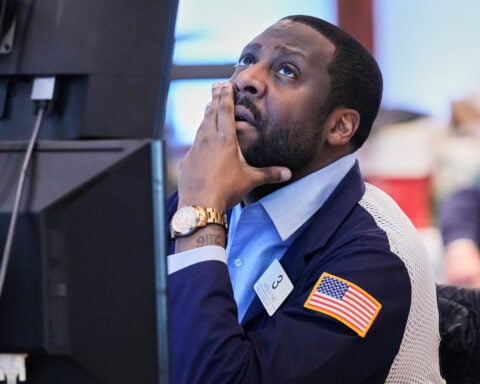 US stocks edge higher following the latest U-turn for oil prices