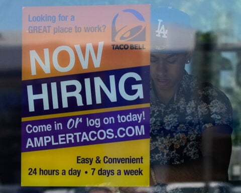 US jobless aid filings fell to 209,000 last week as layoffs remain low despite economic uncertainty