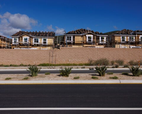 US single-family housing starts tumble in April