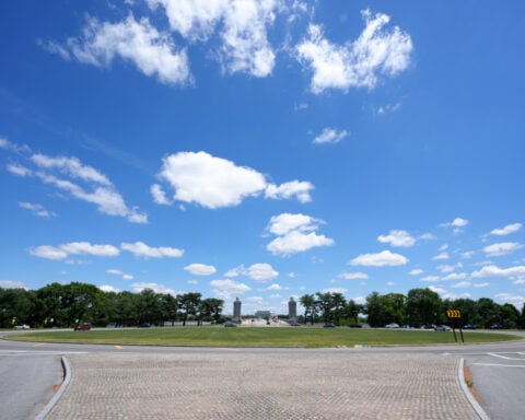 Key federal agency approves the design plan for Trump's Washington arch
