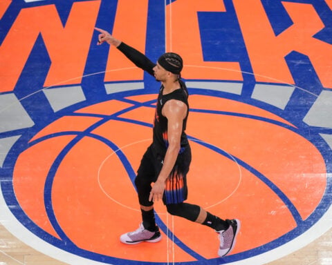 Knicks move 2 wins from the NBA Finals with a 109-93 victory over the Cavs